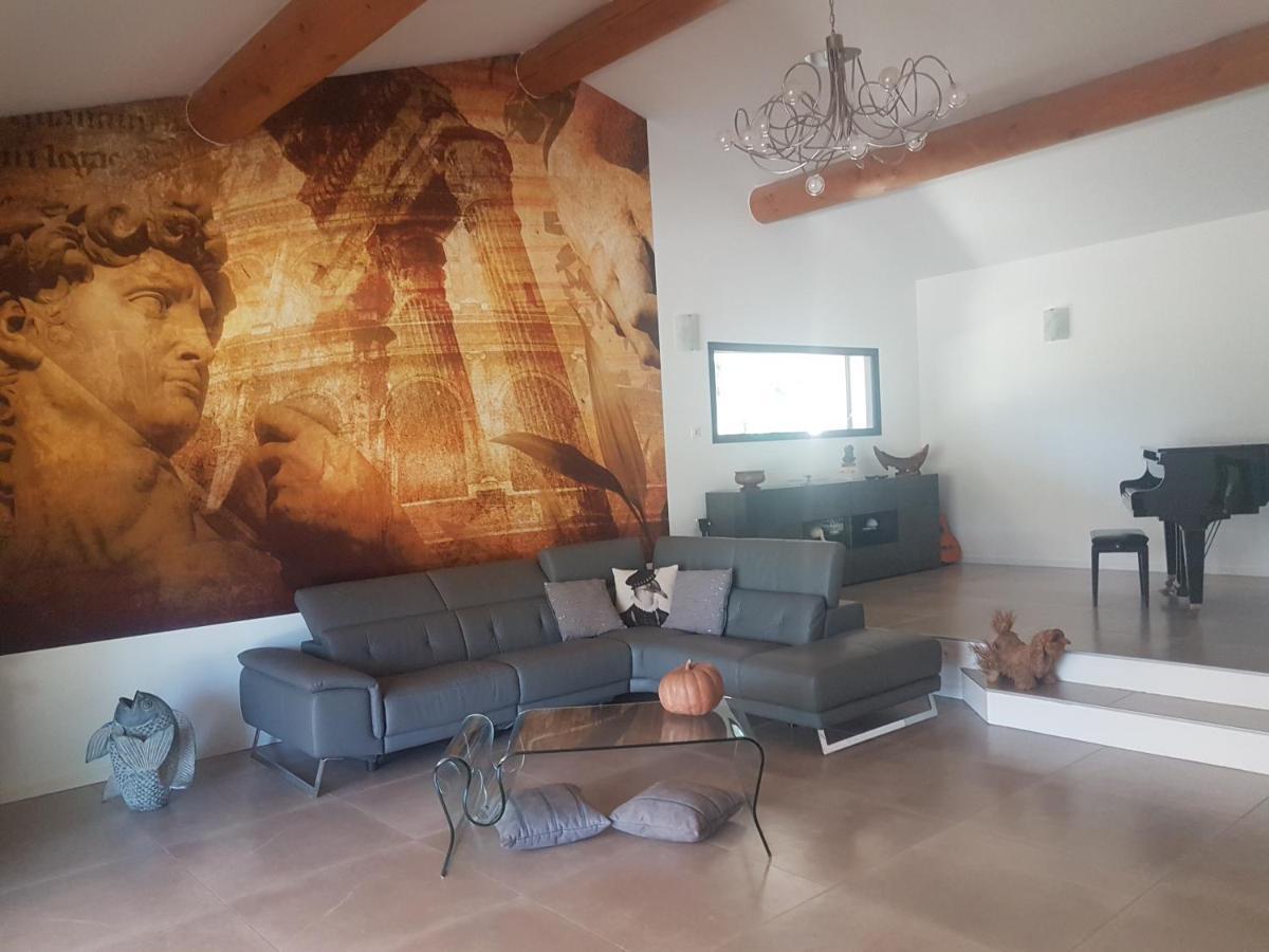 Mas Des Fugueyrolles Bed & Breakfast Кавайон Екстериор снимка