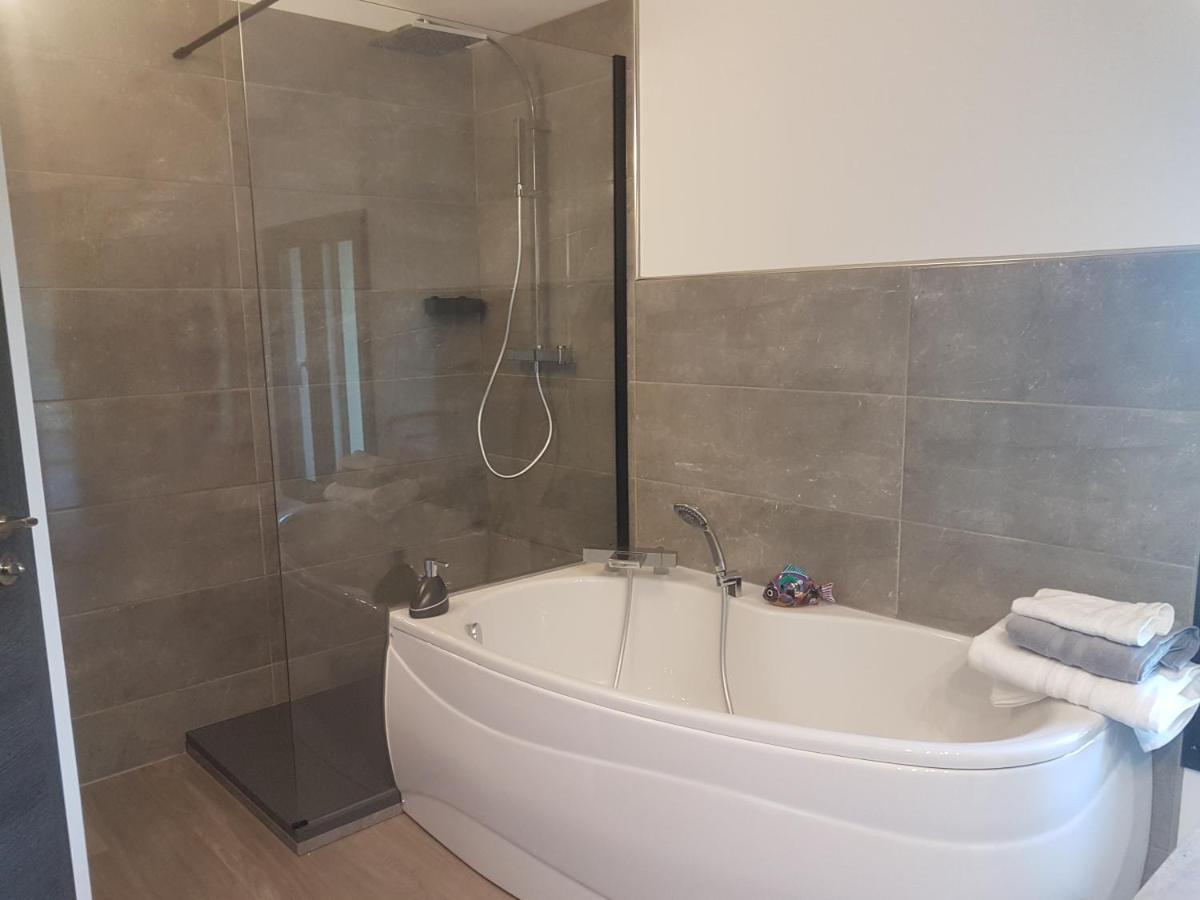 Mas Des Fugueyrolles Bed & Breakfast Кавайон Екстериор снимка