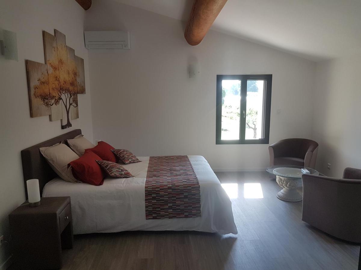Mas Des Fugueyrolles Bed & Breakfast Кавайон Екстериор снимка