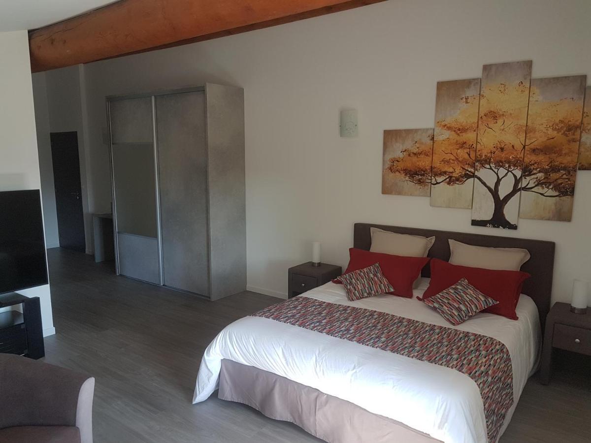 Mas Des Fugueyrolles Bed & Breakfast Кавайон Екстериор снимка