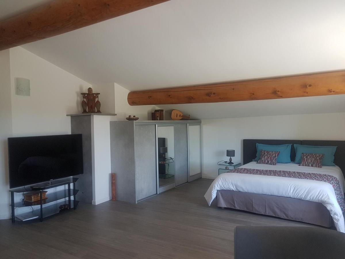 Mas Des Fugueyrolles Bed & Breakfast Кавайон Екстериор снимка